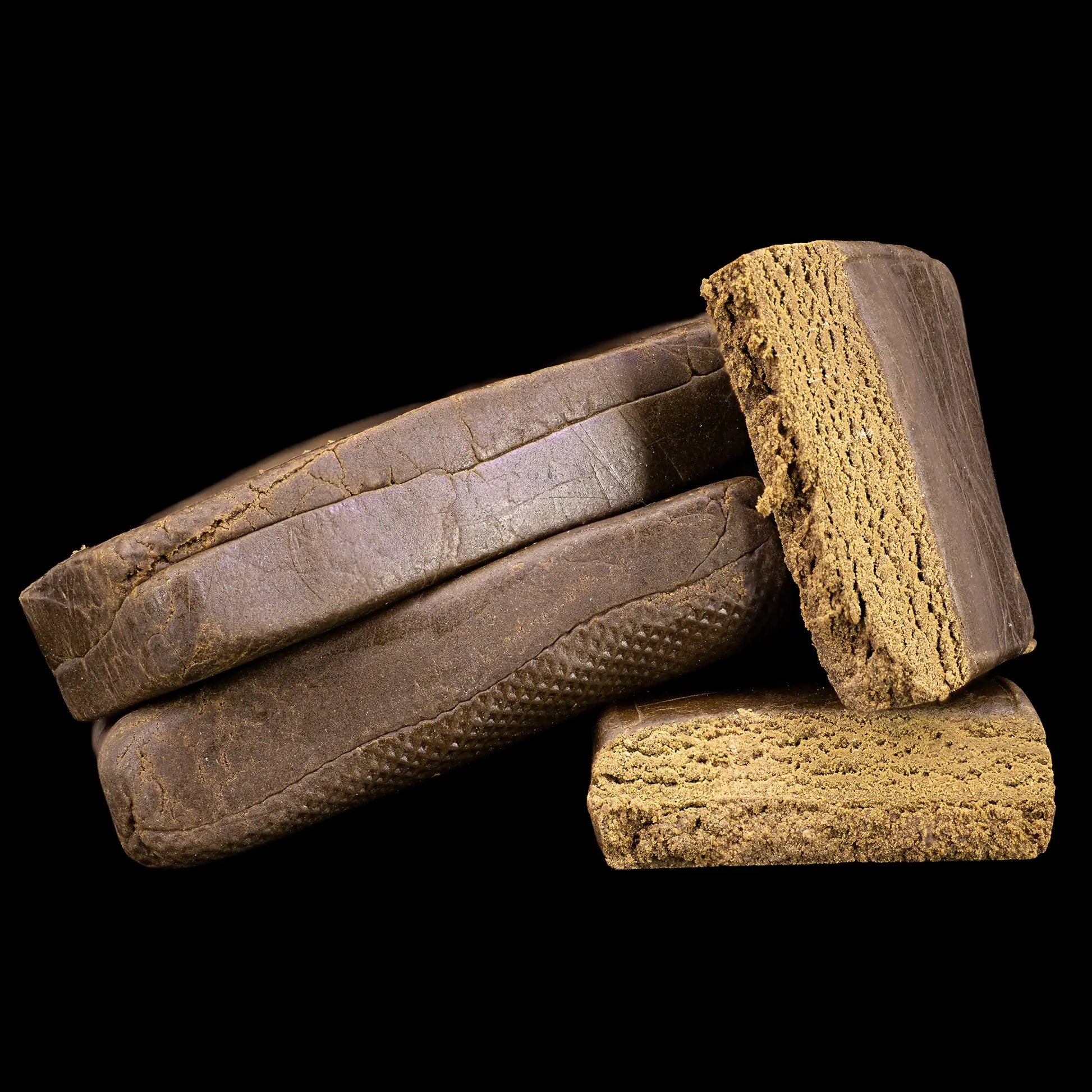 Stacked Ketama-style hash pieces with compact structure